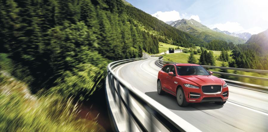  Jaguar F-Pace R-Sport 2016 года  (фото 24 из 30)